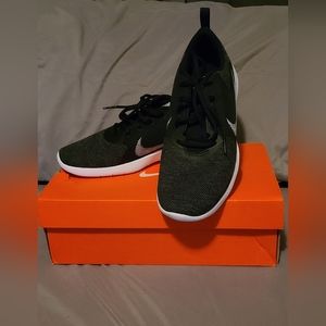 Womens Nike Flex Experience sz. 10
